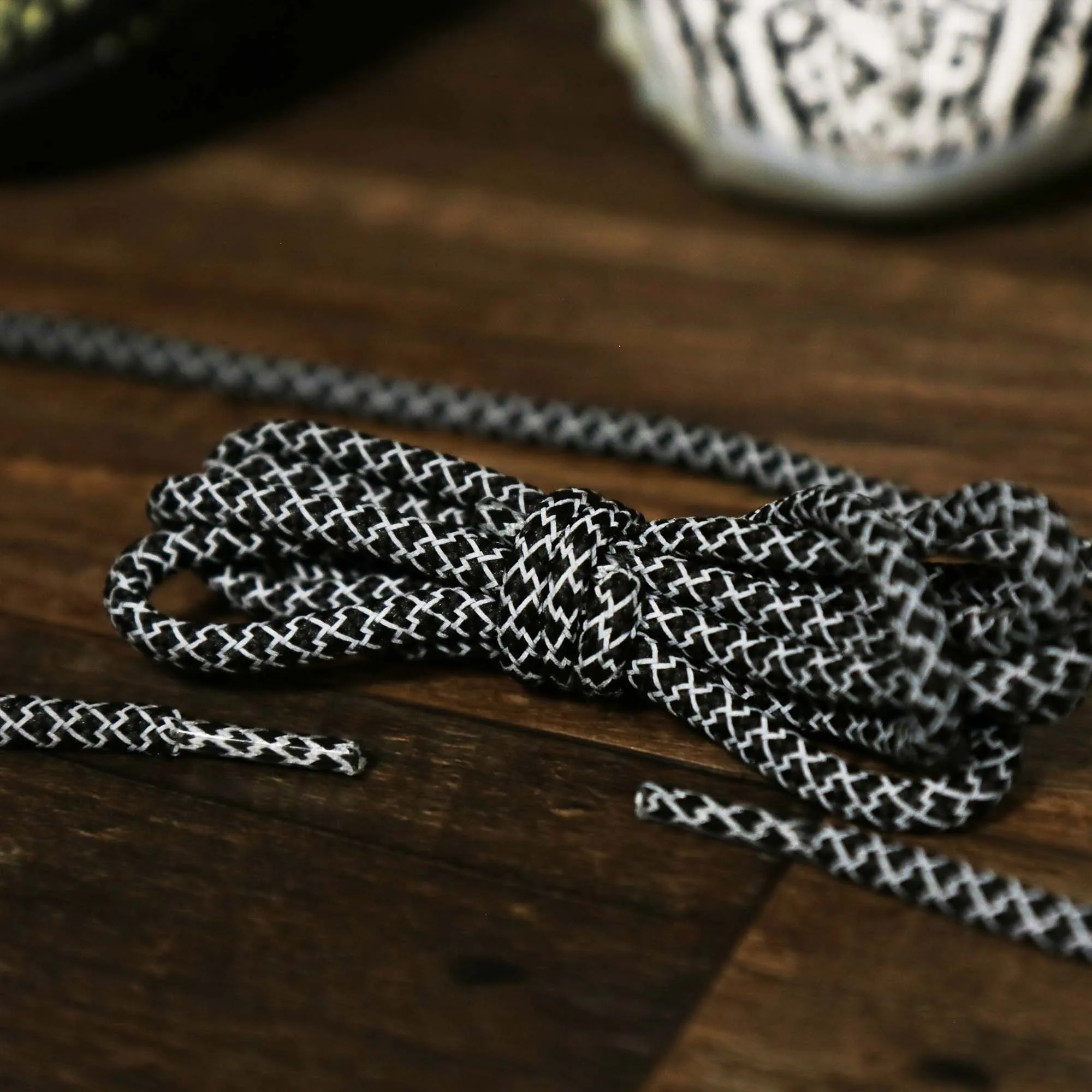 3M Reflective Black Solid Shoelaces with Black Aglets | 120cm Capswag