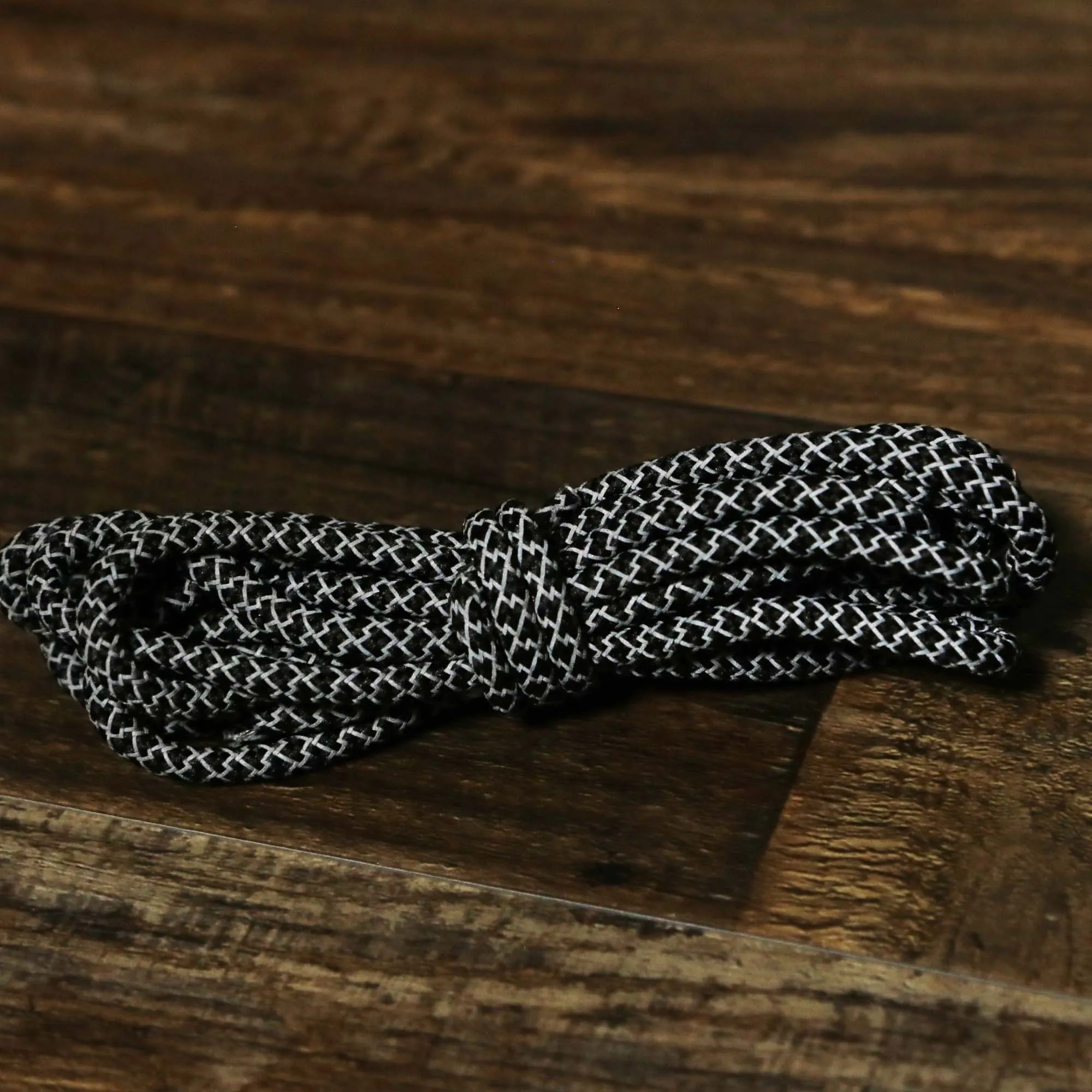 3M Reflective Black Solid Shoelaces with Black Aglets | 120cm Capswag