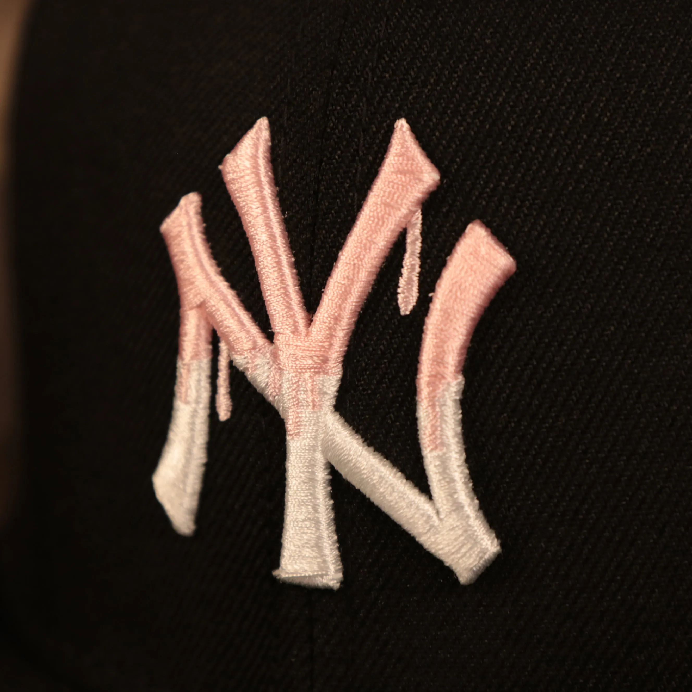 New York Yankees 1996 World Series Side Patch Drip Logo Pink Bottom 9Fifty Snapback Hat