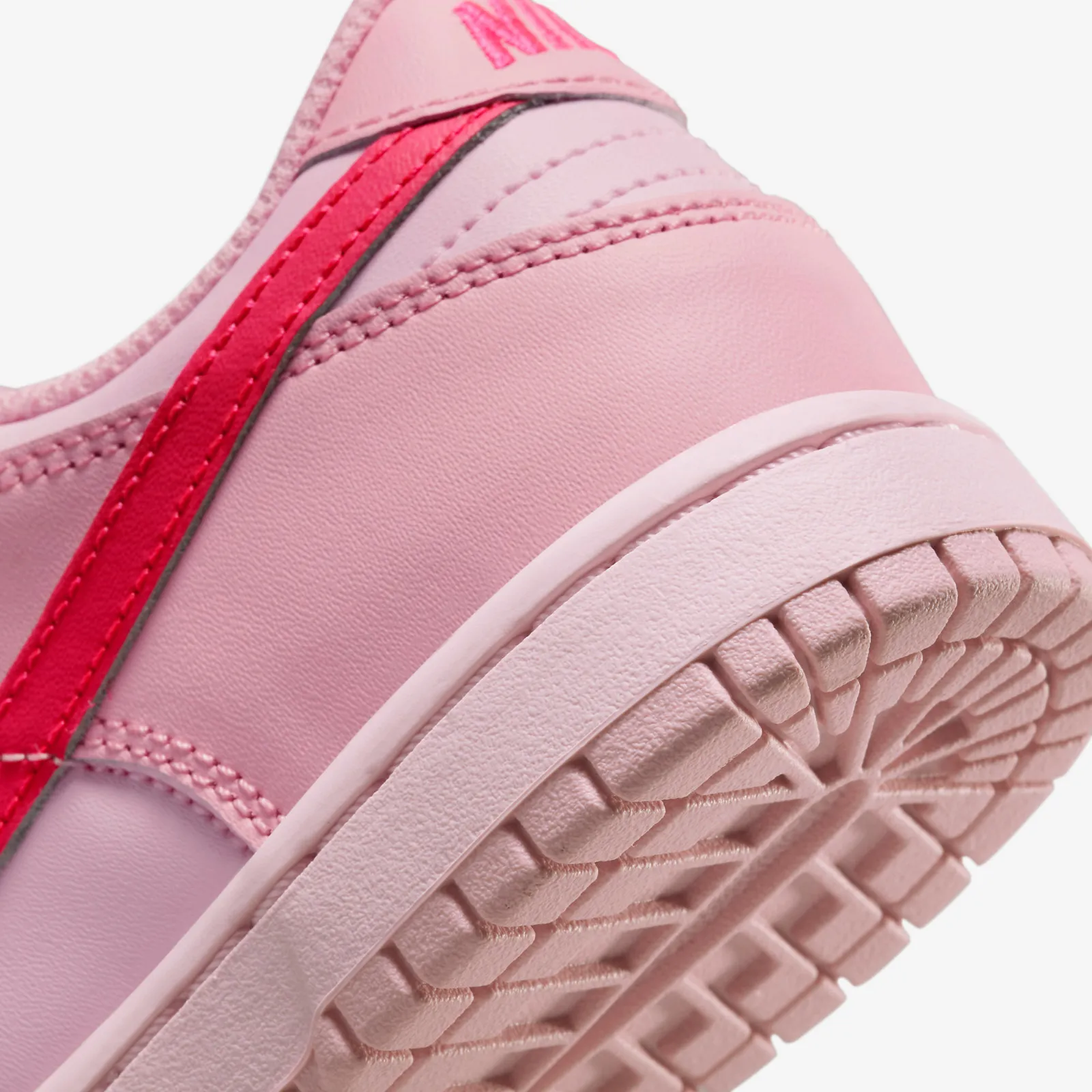 Nike SB Dunk Low PS Triple Pink DH9756-600