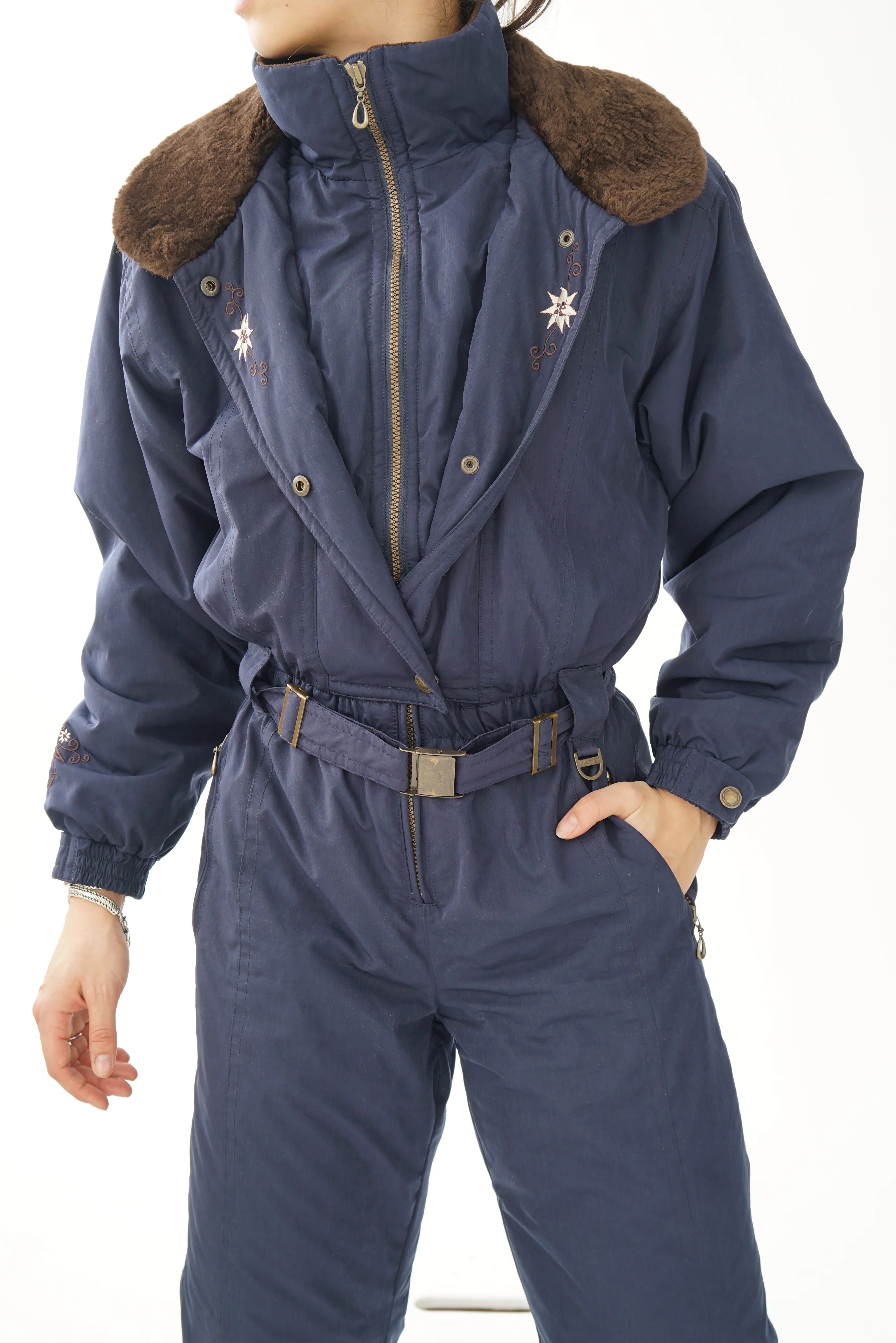 One piece vintage Vuarnet ski suit, snow suit bleu avec colle en faux mouton pour femme taille 8