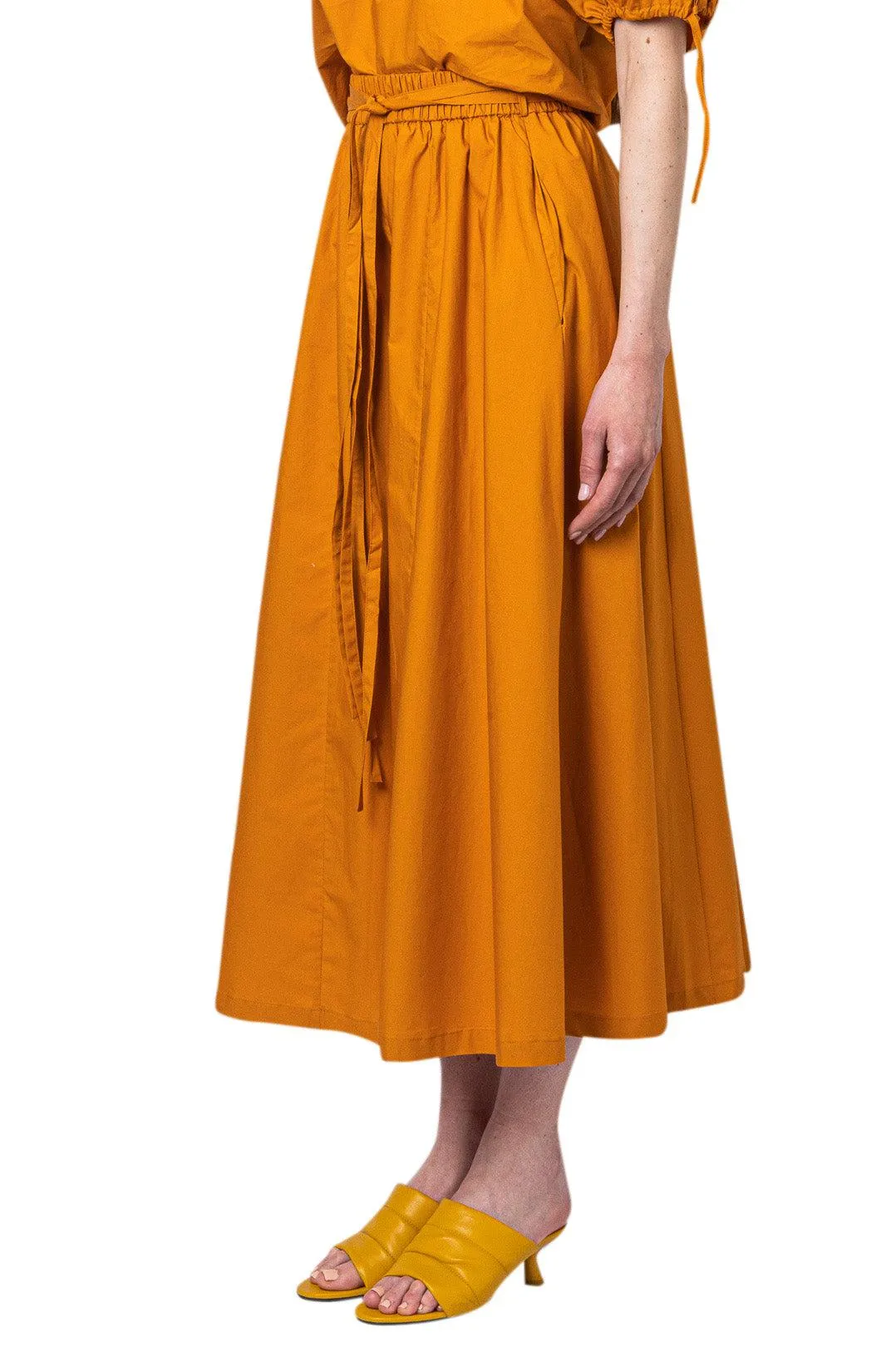 Pleated long skirt