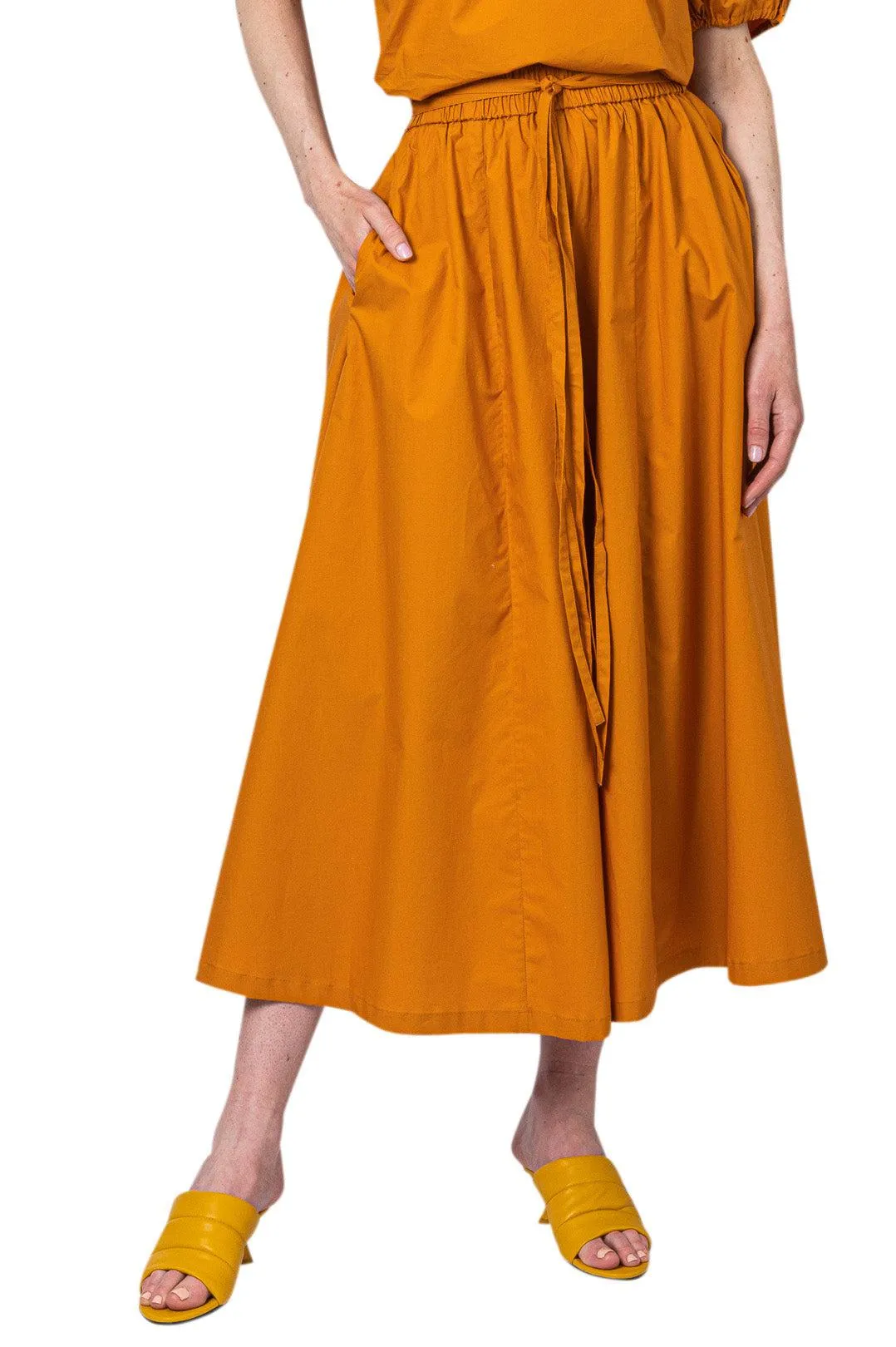 Pleated long skirt